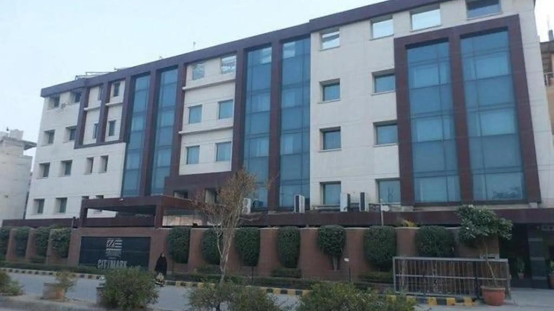 Fabhotel Prime B City Mark Gurgaon 3*,